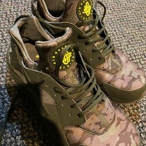 Hurache camo shoes size 12
